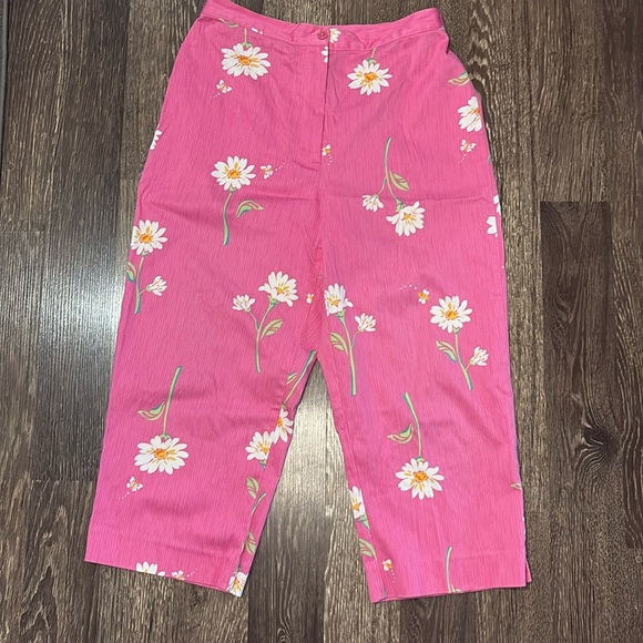 Alfred Dunner Bright Pink Pants with White Floral Flower Design - Picture 1 of 4